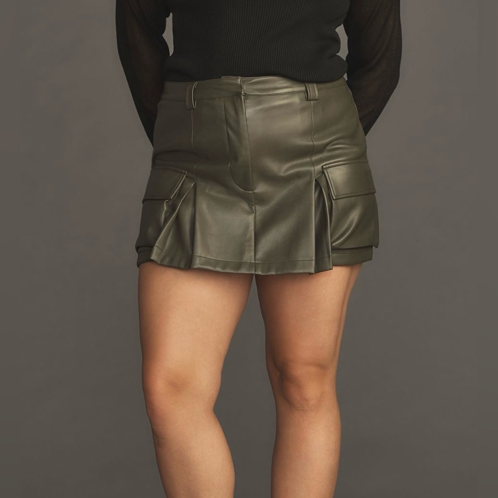 Avec Les Filles Faux Leather Pleated Skort in Olive Green - Size 18